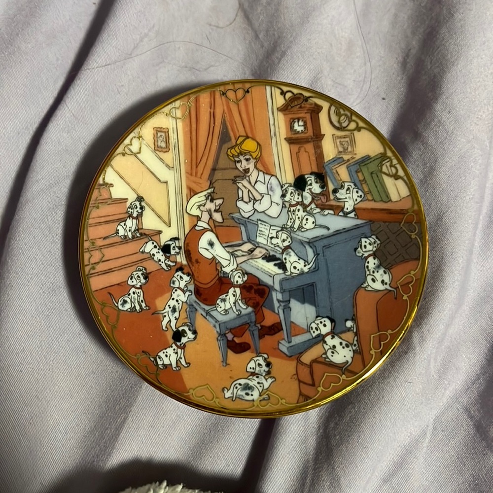101 Dalmatians happy reunion mini plate